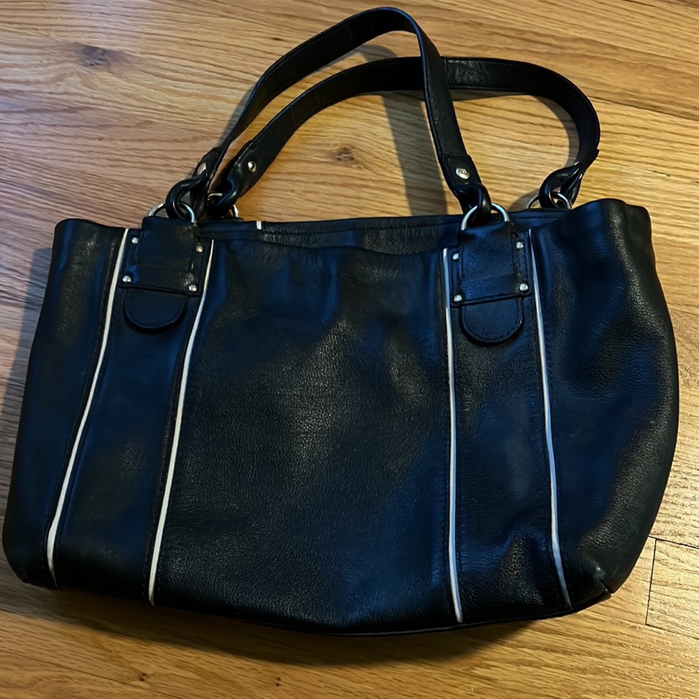 Kate Spade bag with snake print interior - Picture 2 of 9
